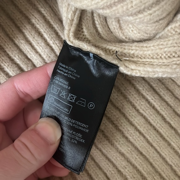 H&M Cream Sweater - Picture 7 of 8
